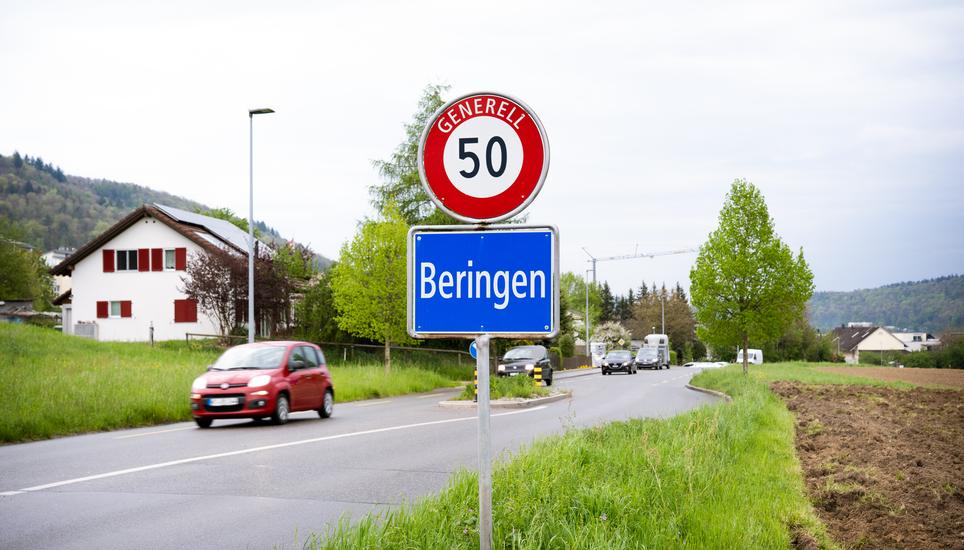 Ortsschild am Eingang von Beringen fotografiert am Montag, 15. April 2024 in Beringen (Lea Biedermann / Schaffhauser Nachrichten)