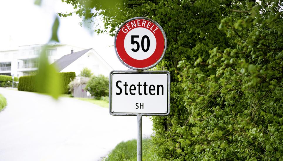 Ortsschild am Eingang von Stetten, fotografiert am Dienstag, 16. April 2024 in Stetten (Lea Biedermann / Schaffhauser Nachrichten)