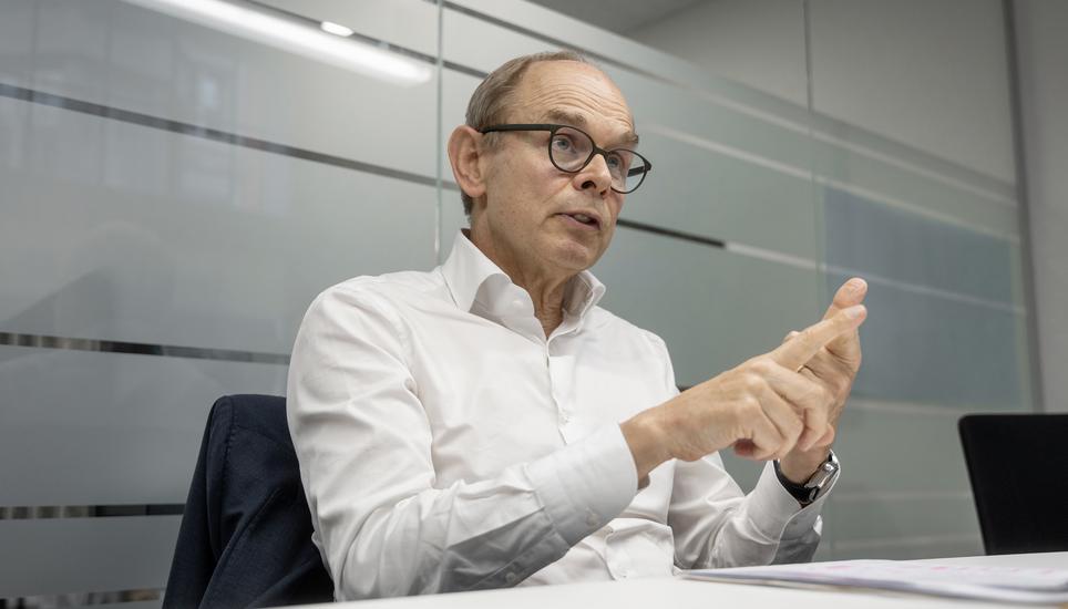 Auf Bild zu sehen ist Raymond Cron beim Interview und Portrait fotografiert am 23.09.2024, in Schaffhausen. (Laurin Werner / Schaffhauser Nachrichten)