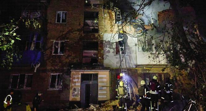 epa11381050 Ukrainian rescuers working at the site of the shelling of a residential building in Kharkiv, Ukraine, 31 May 2024 amid the Russian invasion. At least 5 people died and 25 were wounded in the overnight rocket attack on the residential area acco