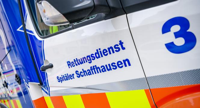 Krankenwagen und Rettungsdienst vor dem Gefaengnis Schaffhausen, am Montag, 26. Februar, 2024 (Melanie Duchene / Schaffhauser Nachrichten)