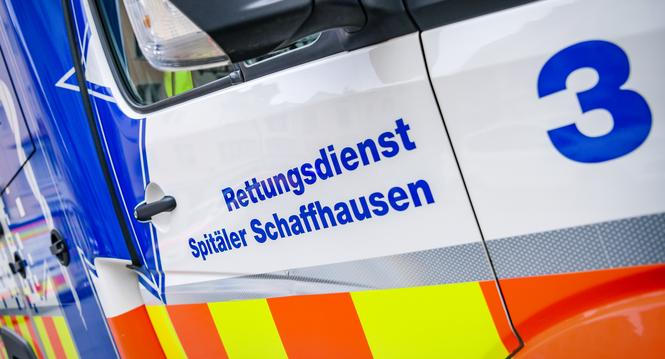 Krankenwagen und Rettungsdienst vor dem Gefaengnis Schaffhausen, am Montag, 26. Februar, 2024 (Melanie Duchene / Schaffhauser Nachrichten)