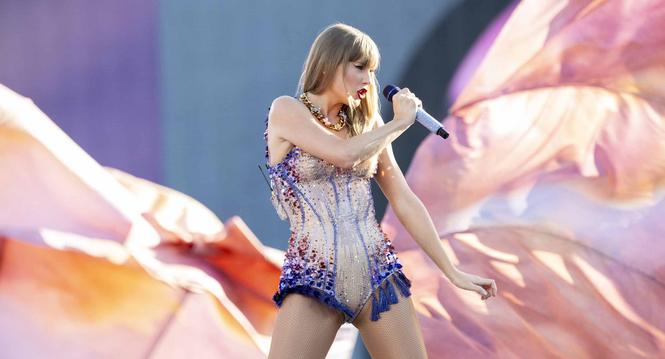 epaselect epa11468625 US singer-songwriter Taylor Swift performs during her concert as part of her 'Eras Tour' at the Letzigrund Stadium in Zurich, Switzerland, 09 July 2024. The US artist is giving concerts on 09 and 10 July at the Zurich Letzigrund Stad