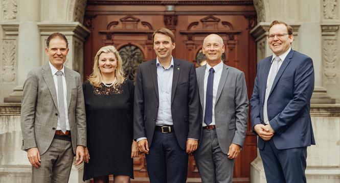 Die neue Regierung, (links nach rechts) Dino Tamagni, Cornelia Stamm Hurter, Patrick Strasser, Martin Kessler, Marcel Montanari, Regierungsratswahlen 2024, im RegierungsratsgebÃ¤ude, fotografiert am Sonntag, 18. August 2024, in Schaffhausen. (Roberta Fe