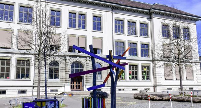 Blick auf das Schulhaus Emmersberg, am Donnerstag, 16. Maerz 2023. (Melanie Duchene / Schaffhauser Nachrichten)