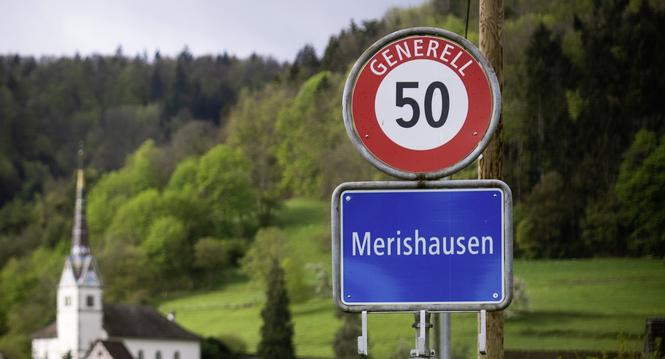 Ortsschild am Eingang von Merishausen, fotografiert am Dienstag, 16. April 2024 in Merishausen (Lea Biedermann / Schaffhauser Nachrichten)