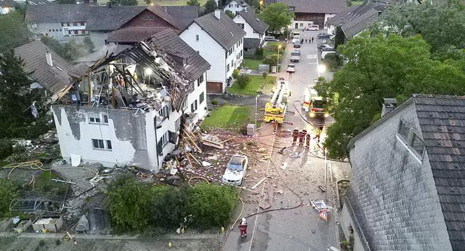 Betroffenes Haus mit zerstï¿ï¾¶rtem Dachst