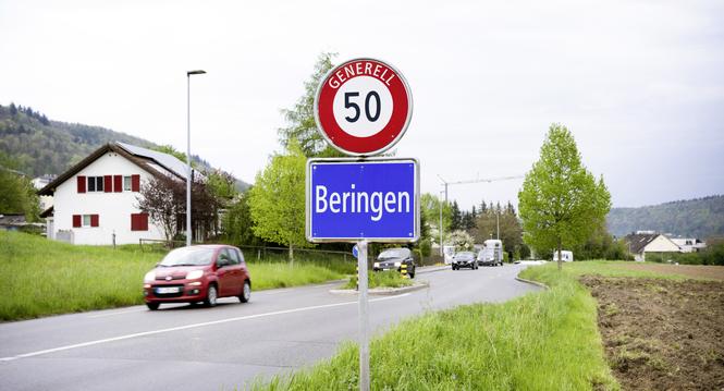 Ortsschild am Eingang von Beringen fotografiert am Montag, 15. April 2024 in Beringen (Lea Biedermann / Schaffhauser Nachrichten)