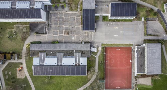 Drohnenbild Schulhaus Gemeindewiesen Areal, am Dienstag, 27. Februar, 2024 (Melanie Duchene / Schaffhauser Nachrichten)