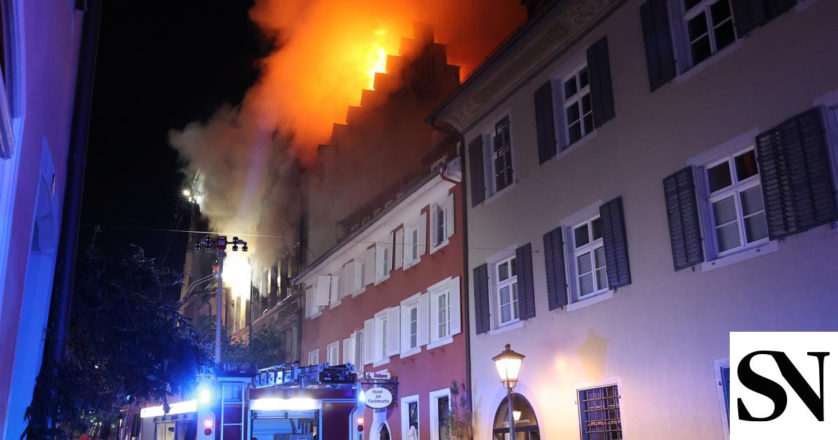 Ainda há focos de brasas, alguns edifícios desabaram, a causa do incêndio não é clara
 #ÚltimasNotícias #Suiça